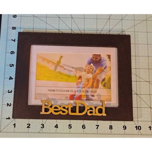 Best Dad Wooden Picture Frame Fathers Day 6x4 Landscape Matted Black Gold - Picture 2 of 5